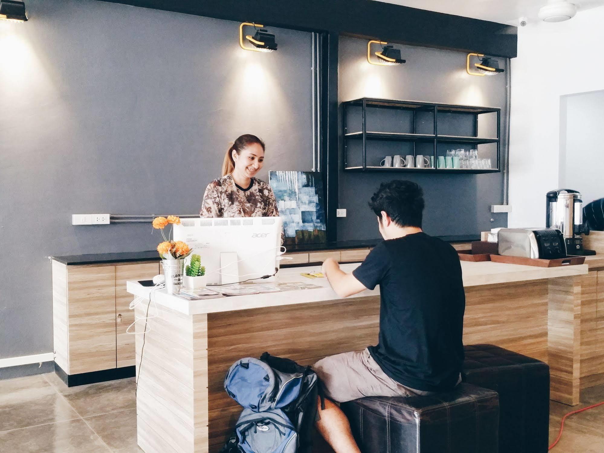 BED Hostel Phuket Buitenkant foto