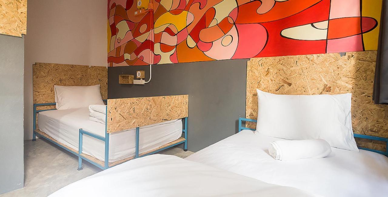 BED Hostel Phuket Buitenkant foto