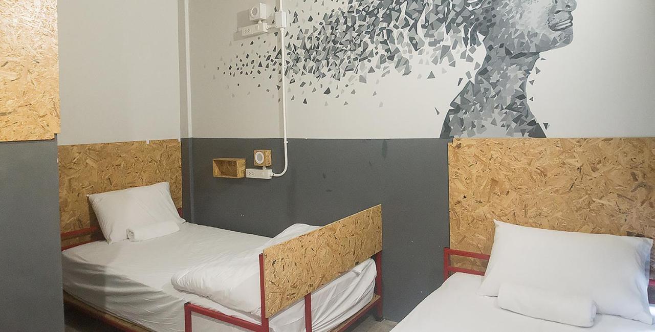 BED Hostel Phuket Buitenkant foto