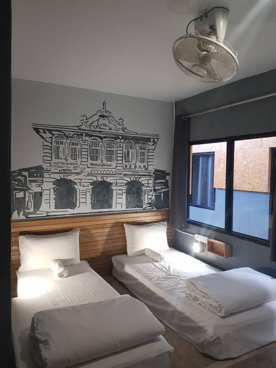 BED Hostel Phuket Buitenkant foto