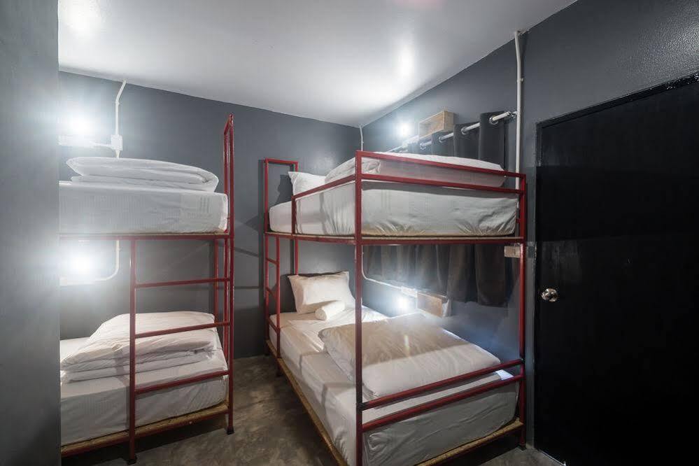 BED Hostel Phuket Buitenkant foto